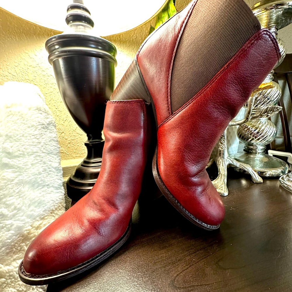 Sofft Wome s Burgundy Chelsea Boots, Sz 7